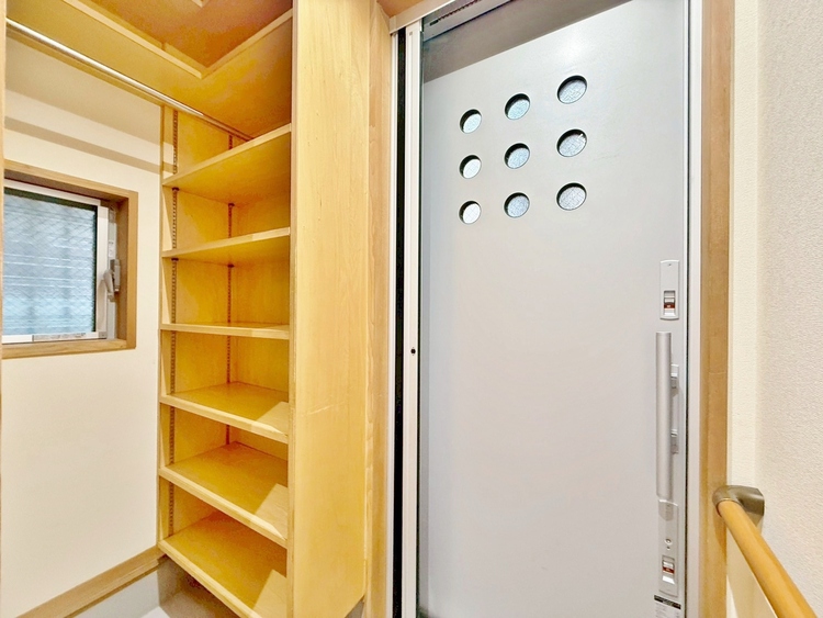 玄関 シューズボックスを完備した玄関です。