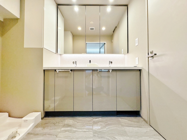 洗面 何かと物が増える場所だからこそ、スッキリと見映えの良い空間に。