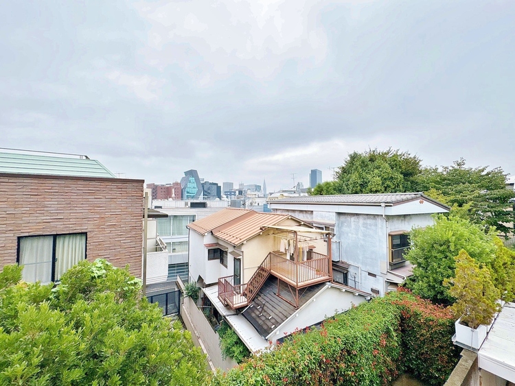 バルコニー 頬をなでる、優しい風を感じることが出来ます。