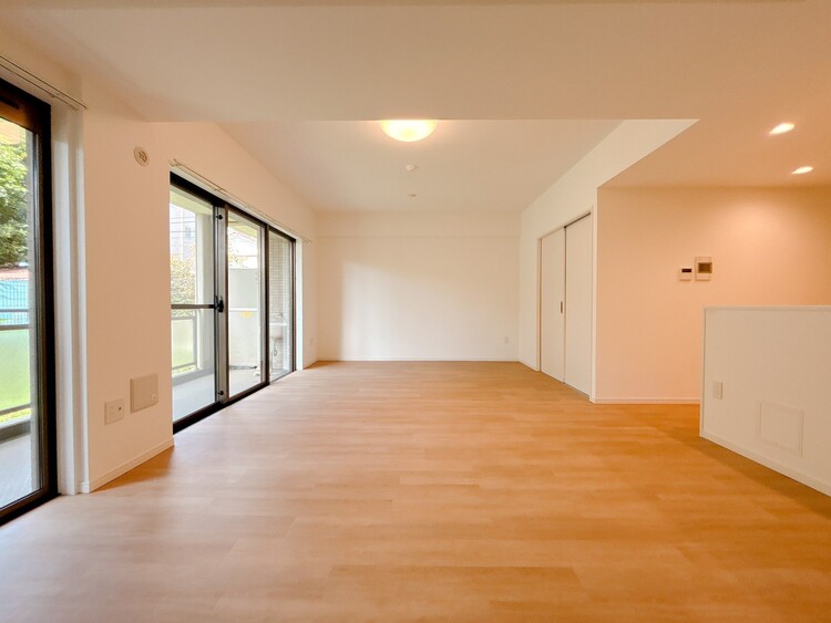 居間 快適に過ごす毎日を求めて、暮らしの中でご自身の「マイホーム」に創り上げてください。