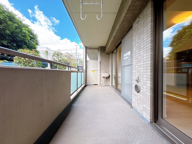 バルコニー 暮らしの中で、光と風を演出してくれるバルコニー。