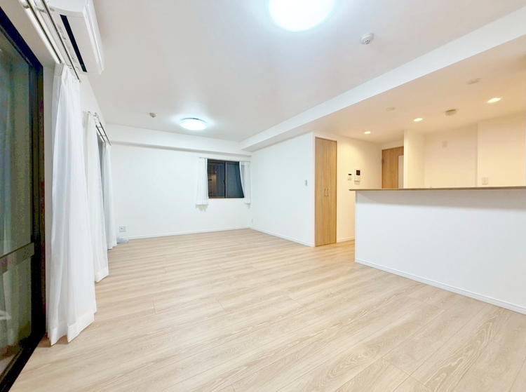 居間 快適に過ごす毎日を求めて、暮らしの中でご自身の「マイホーム」に創り上げてください。