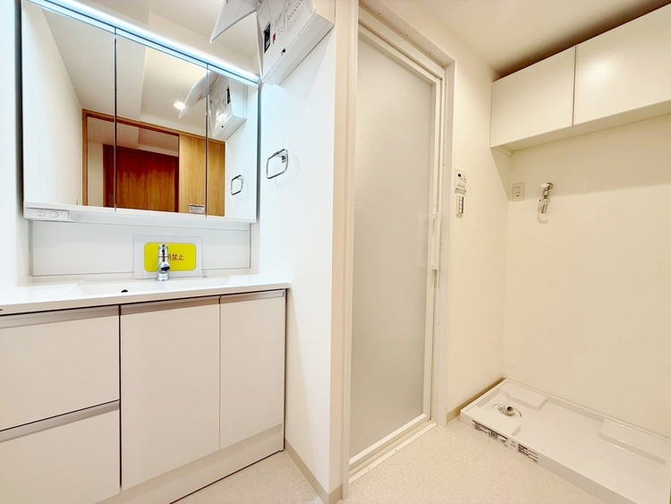 洗面 清潔感と心地よさを重視した、上質感漂うパウダールーム。