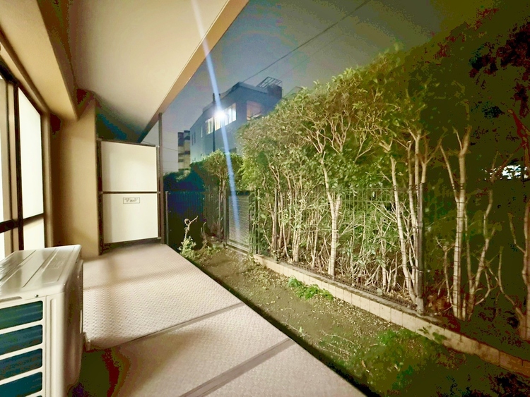 バルコニー 暮らしの中で、光と風を演出してくれるバルコニー。