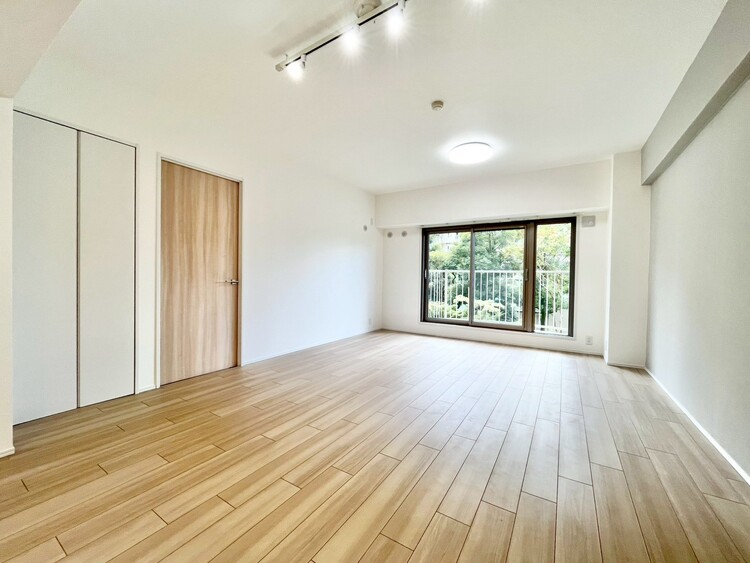 居間 飾り過ぎないシンプルな内装と偏り過ぎないデザインで統一しました。