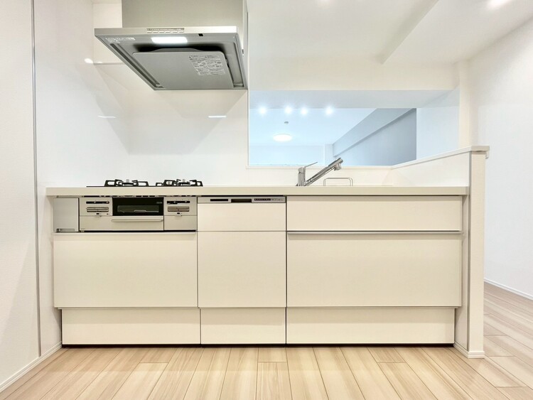 キッチン スマートな意匠と充実の機能を備えたキッチンが、暮らしにおいしい彩りを添えます。