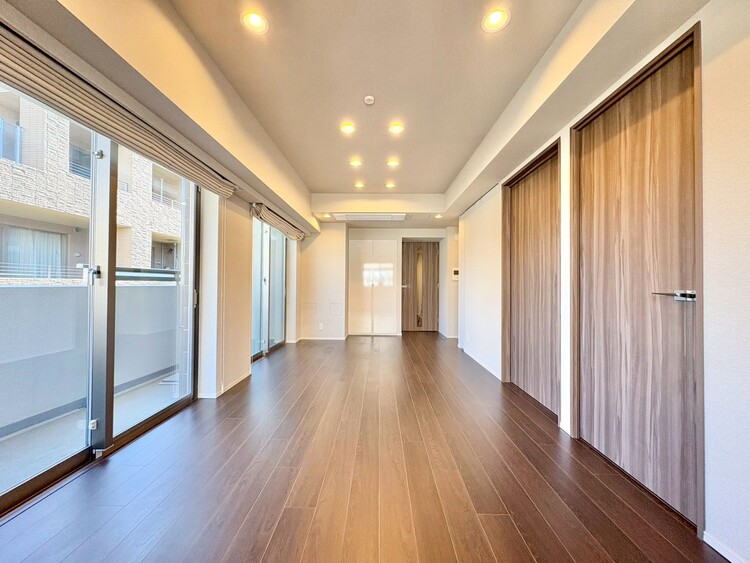 居間 居心地の良い空気感は、暮らしのステージを彩り、心からのやすらぎと満足感を与えてくれます。