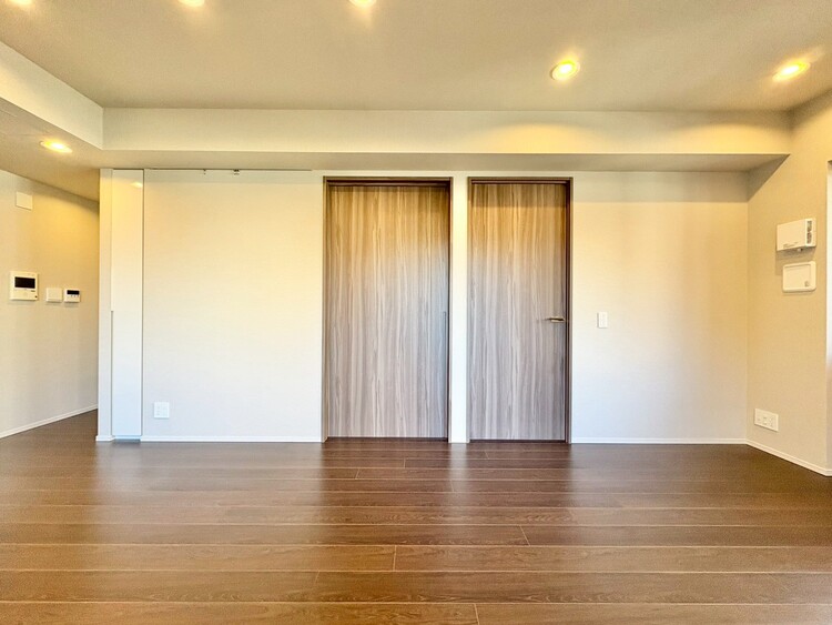 居間 飾り過ぎないシンプルな内装と偏り過ぎないデザインで統一しました。