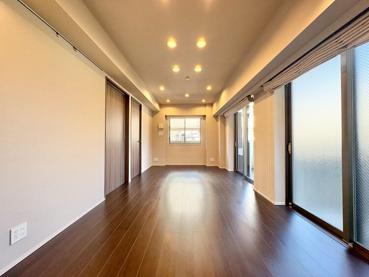 居間 快適に過ごす毎日を求めて、暮らしの中でご自身の「マイホーム」に創り上げてください。