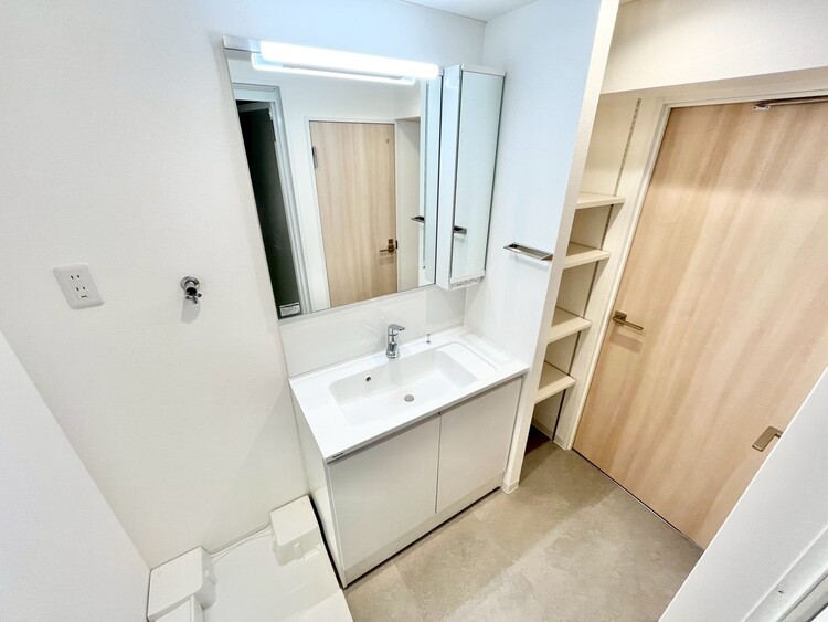 洗面 何かと物が増える場所だからこそ、スッキリと見映えの良い空間に。