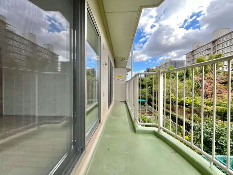 バルコニー 暮らしの中で、光と風を演出してくれるバルコニー。