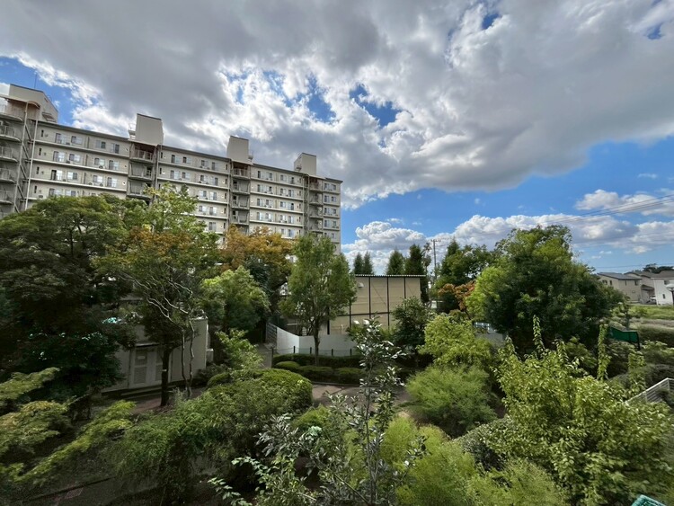 バルコニー 頬をなでる、優しい風を感じることが出来ます。