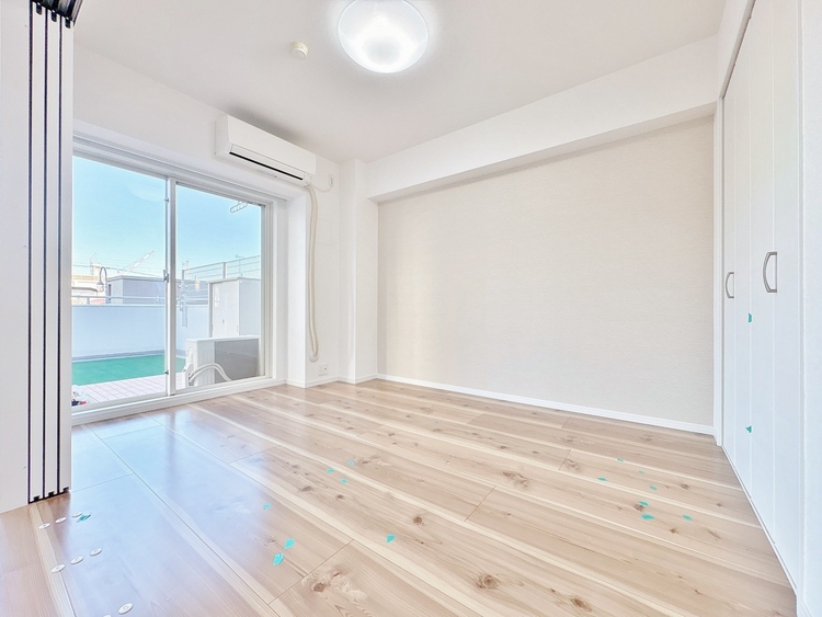 寝室 ベッドも十分に設置するスペースがあります。