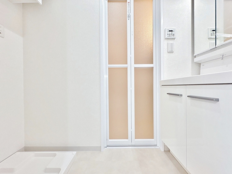 洗面 清潔感と心地よさを重視した、上質感漂うパウダールーム。