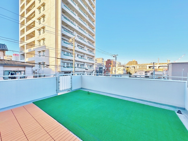 バルコニー 暮らしの中で、光と風を演出してくれるバルコニー。