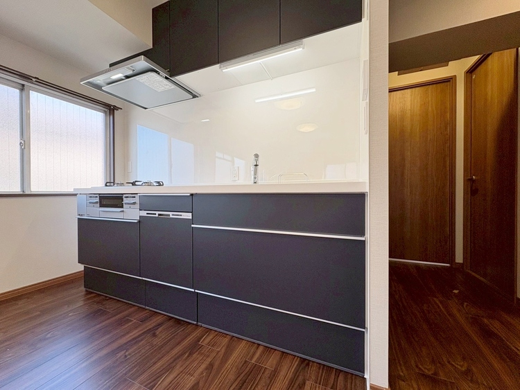 キッチン スマートな意匠と充実の機能を備えたキッチンが、暮らしにおいしい彩りを添えます。