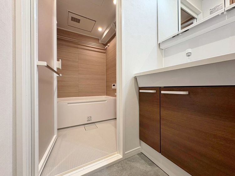 洗面 清潔感と心地よさを重視した、上質感漂うパウダールーム。