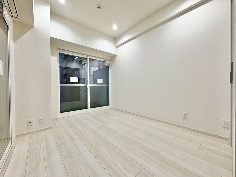 寝室 ベッドも十分に設置するスペースがあります。