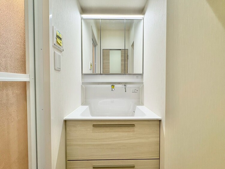 洗面 何かと物が増える場所だからこそ、スッキリと見映えの良い空間に。