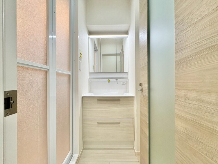 洗面 清潔感と心地よさを重視した、上質感漂うパウダールーム。