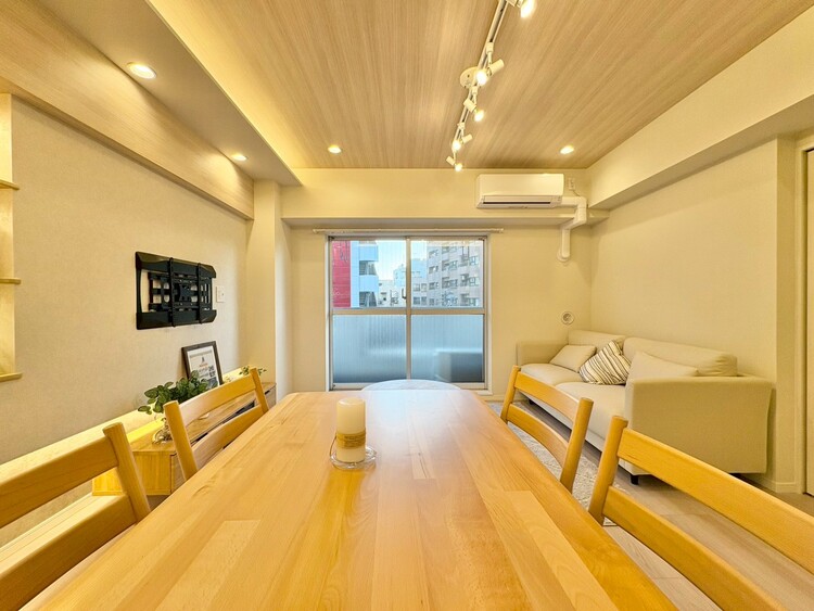 居間 飾り過ぎないシンプルな内装と偏り過ぎないデザインで統一しました。