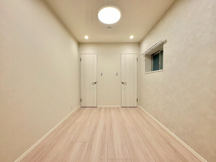 寝室 ベッドも十分に設置するスペースがあります。