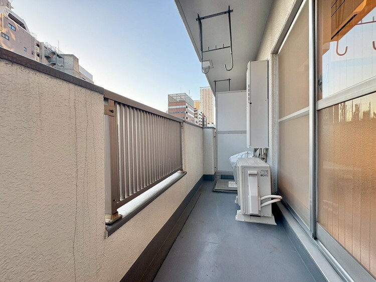 バルコニー 暮らしの中で、光と風を演出してくれるバルコニー。