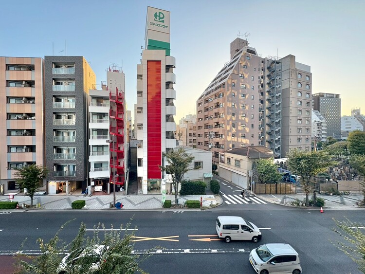 バルコニー 頬をなでる、優しい風を感じることが出来ます。