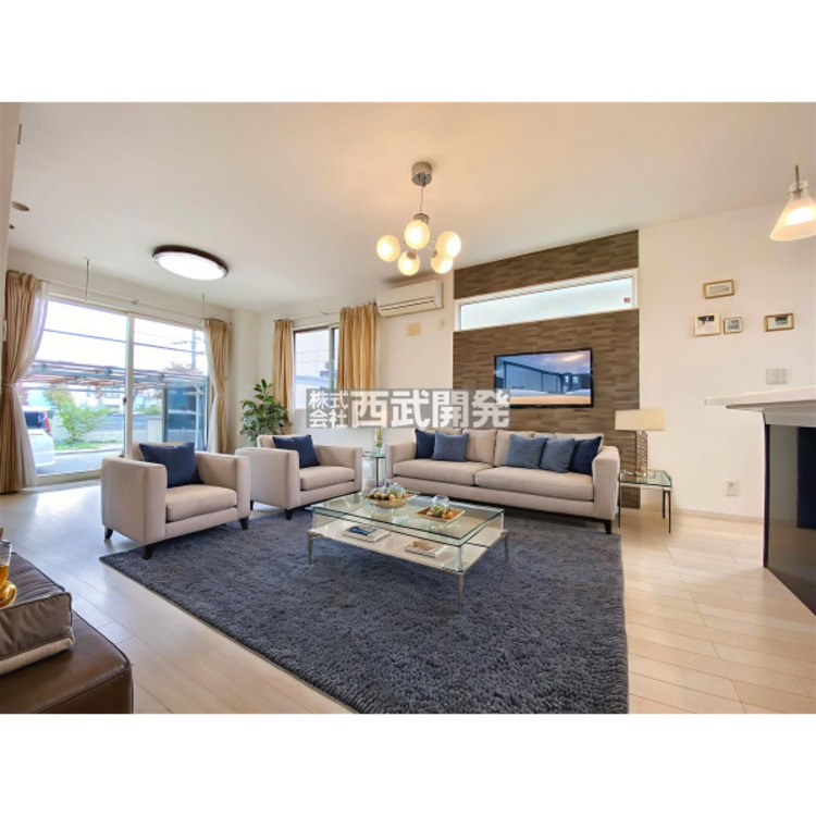 居間 配置してある家具や小物はCGによるイメージです