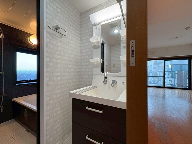 その他 清潔感を感じられる洗面化粧台。