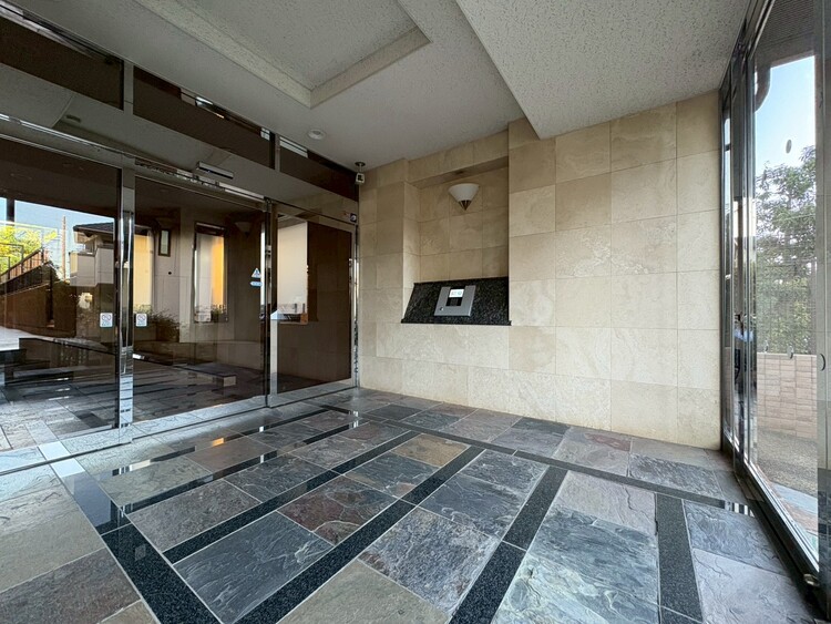 その他 上質感漂う玄関アプローチです。