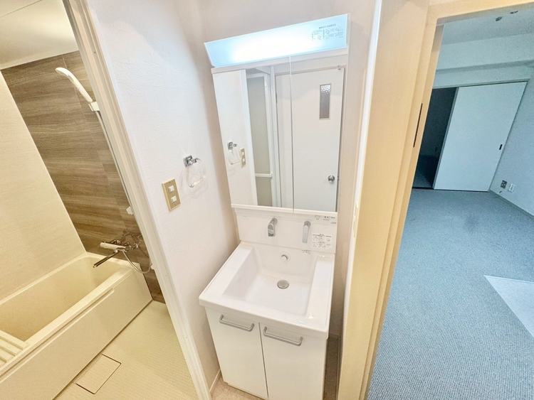 その他 清潔感を感じられる洗面化粧台。