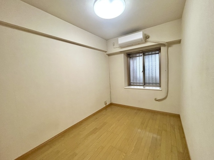 その他 ５帖独立性を高めたお部屋。たっぷりの収納も配備しており、スッキリとした居住空間。陽光も降り注ぐ明るく開放的な間取りが魅力的です。