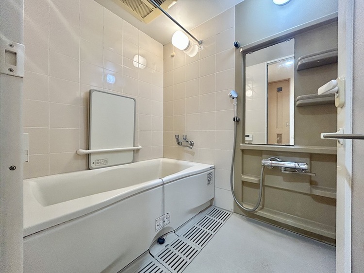 その他 一日の疲れを癒す貴重なリラクゼーションスペース。ゆっくりとした時間を過ごせるゆとりあるバスルームは、お子様とのコミュニケーションをとる場所にもなります。