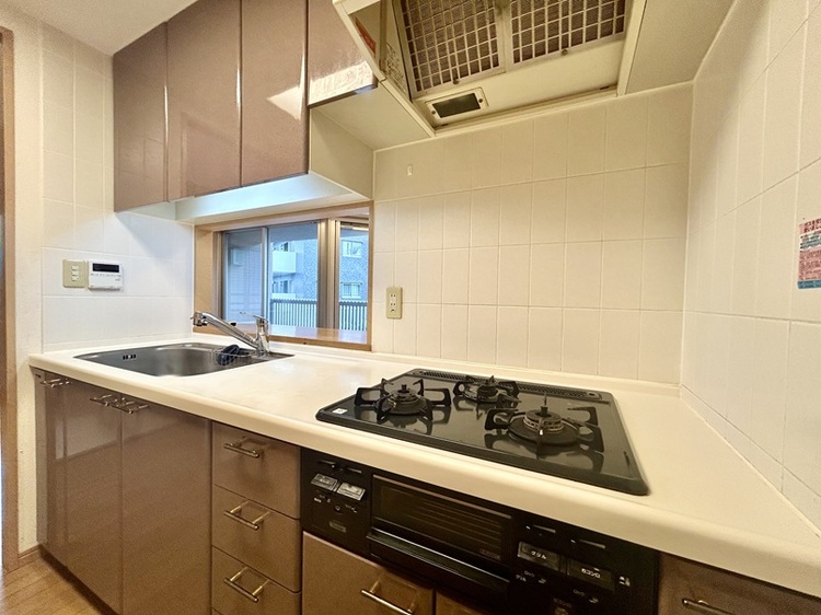 その他 対面式カウンターキッチンで、リビングにいる家族とも会話が弾みます。