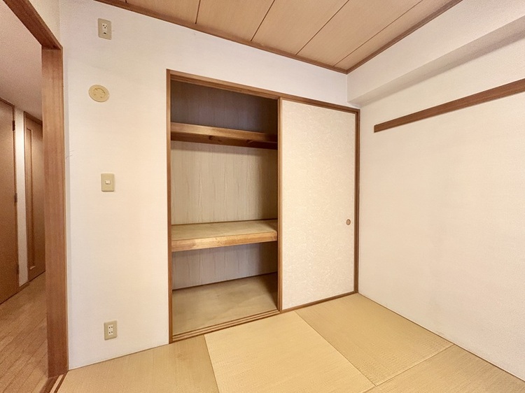 その他 奥行ある押し入れ。畳も寝っ転がったり温かみがあり人気です。