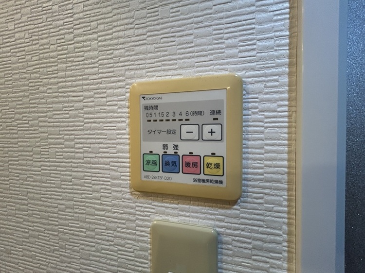 その他 明日はお出かけで今日中に洗濯を・・と思っても最近は雨続き・・浴室換気乾燥機はそんな負担を減らしてくれます。また、冬場などは、入浴前に暖めておくとお着替えも楽々です。