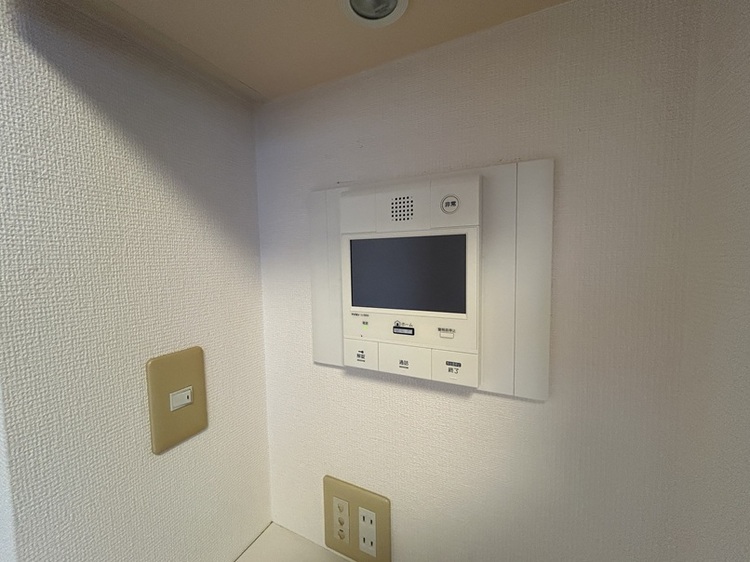 その他 「見える安心」をカタチにして誰が来てもわかる様にモニター付きインターホン。オートロックと連動して快適と安らぎを合わせた優しい設計。