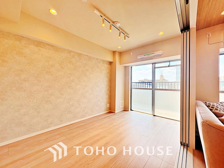 内装 【ROOM】感性を育むプライベートルームはシンプルでスマートな空間。好みの空間で読書をしたり、音楽を聞いたりと一人の時間も充実したものにできます。