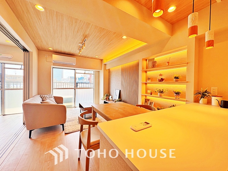 内装 使いやすく、明るい洋室に仕上がります。子供部屋や趣味のお部屋にご利用できます。ご自身で家具などを配置し、素敵な空間を創り上げられます。