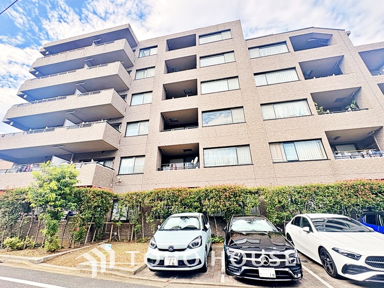 その他 気持ちの良い朝をつくりだし、夕方には笑顔を取り戻させてくれるミラー。パウダールームはいつでも本来の自分を取り戻せる空間。明るく仕上げてあります。