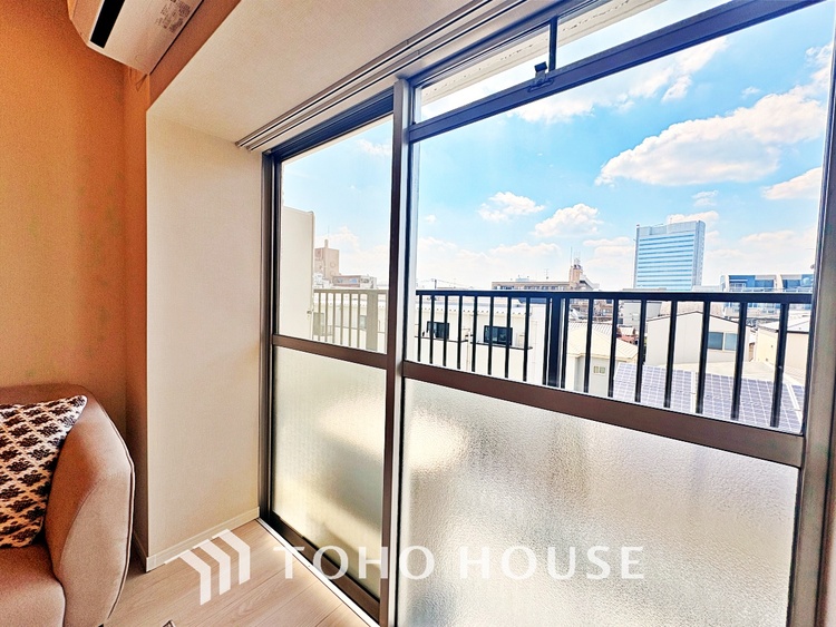 内装 使いやすく、明るい洋室に仕上がります。子供部屋や趣味のお部屋にご利用できます。ご自身で家具などを配置し、素敵な空間を創り上げられます。