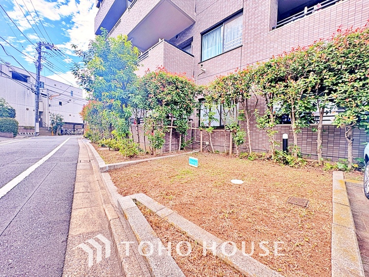 外観 使いやすく、明るい洋室に仕上がります。子供部屋や趣味のお部屋にご利用できます。ご自身で家具などを配置し、素敵な空間を創り上げられます。