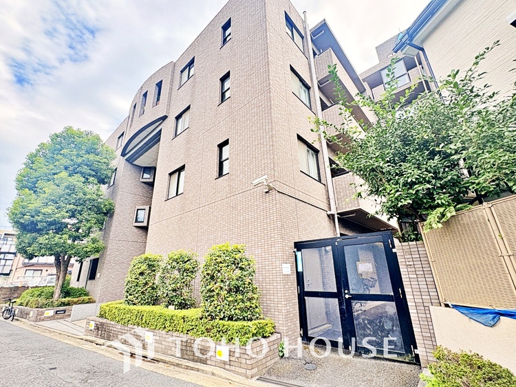 外観 ここはみんなが集い、食事と楽しい会話が始まる場所。話に夢中になりすぎて、ついつい時を忘れ、夜半過ぎになってしまう。そんな束の間の幸せを感じさせてくれます。