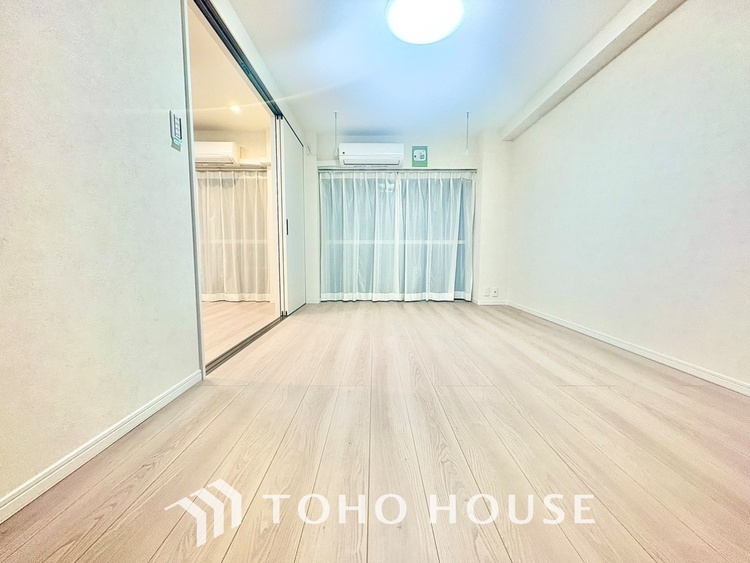 内装 ◆間接照明◆白色の光が僕達を大人な気分にさせる。静かで優しく語りかけるその光は、今日の終わりを告げてくれ、でも明日にはいい事が必ず来るよ。そんな囁きが聞こえてくる