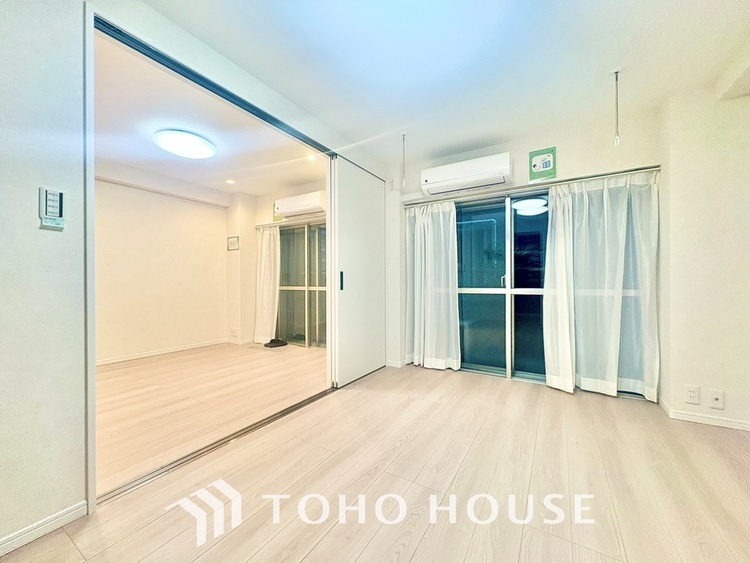 内装 ◆子供部屋◆冷涼な風、そよぐリビング。だんらんの場所はここから始まり、ここで終わる。家族の笑顔が集う素敵な場所だから、こだわり抜いた思いが詰まっているのだと思う。