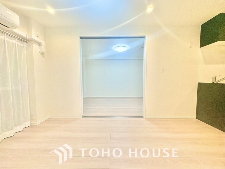 内装 ◆隠された美しさ◆流麗な音楽が流れているような繊細でいながら整然かつ堅牢なこの空間。この空間は確かに美しい。しかし、そこには美しさ以上のものが隠されている。