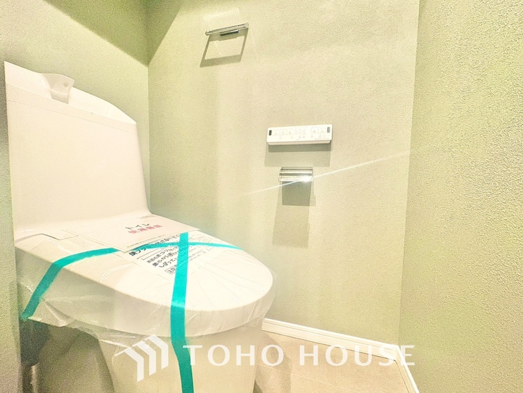 トイレ ◆トイレ◆トイレも全て新品に交換されており、清々しく新生活を始めることができます。白基調の清潔感のある空間に生まれ変わりました。