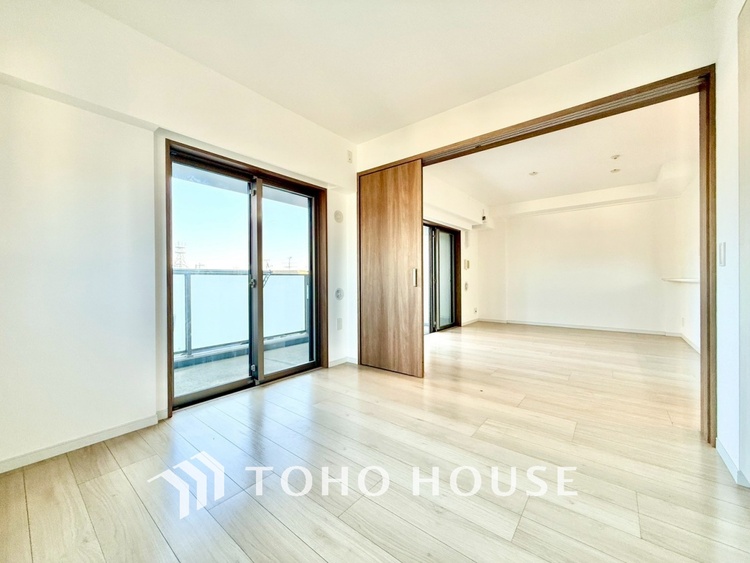 内装 ◆色彩◆この空間に放たれた光は華美なまでに演出されたデザイン。流れる時をより芳醇なコーヒーの様な色彩奏でるアダージョ。そして情景豊かな作品のような暮らしがイメージできる。