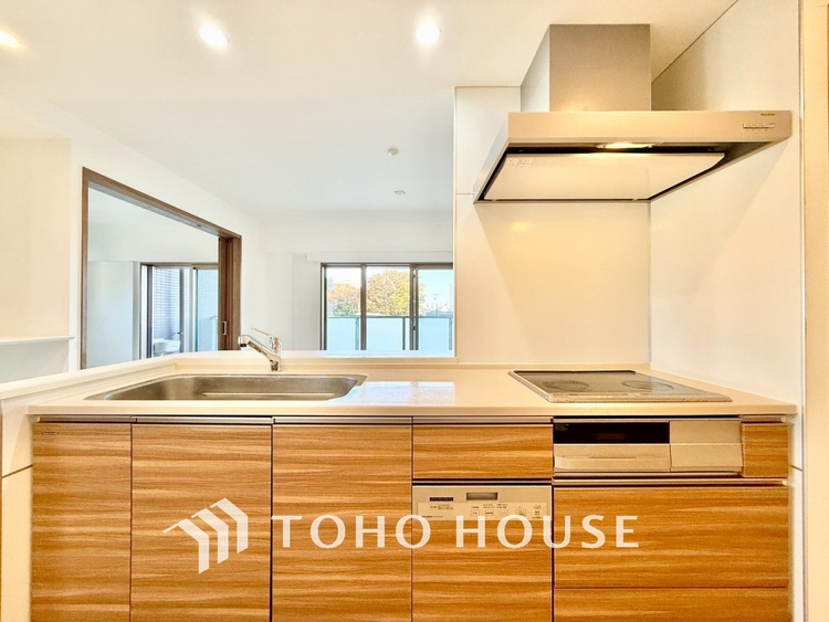 キッチン 【KITCHEN】◆ワクワク◆開放的で機能性も高いシステムキッチン。お子様は毎日のご飯にワクワク！